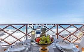 Oceanfront Neptuno Apartment